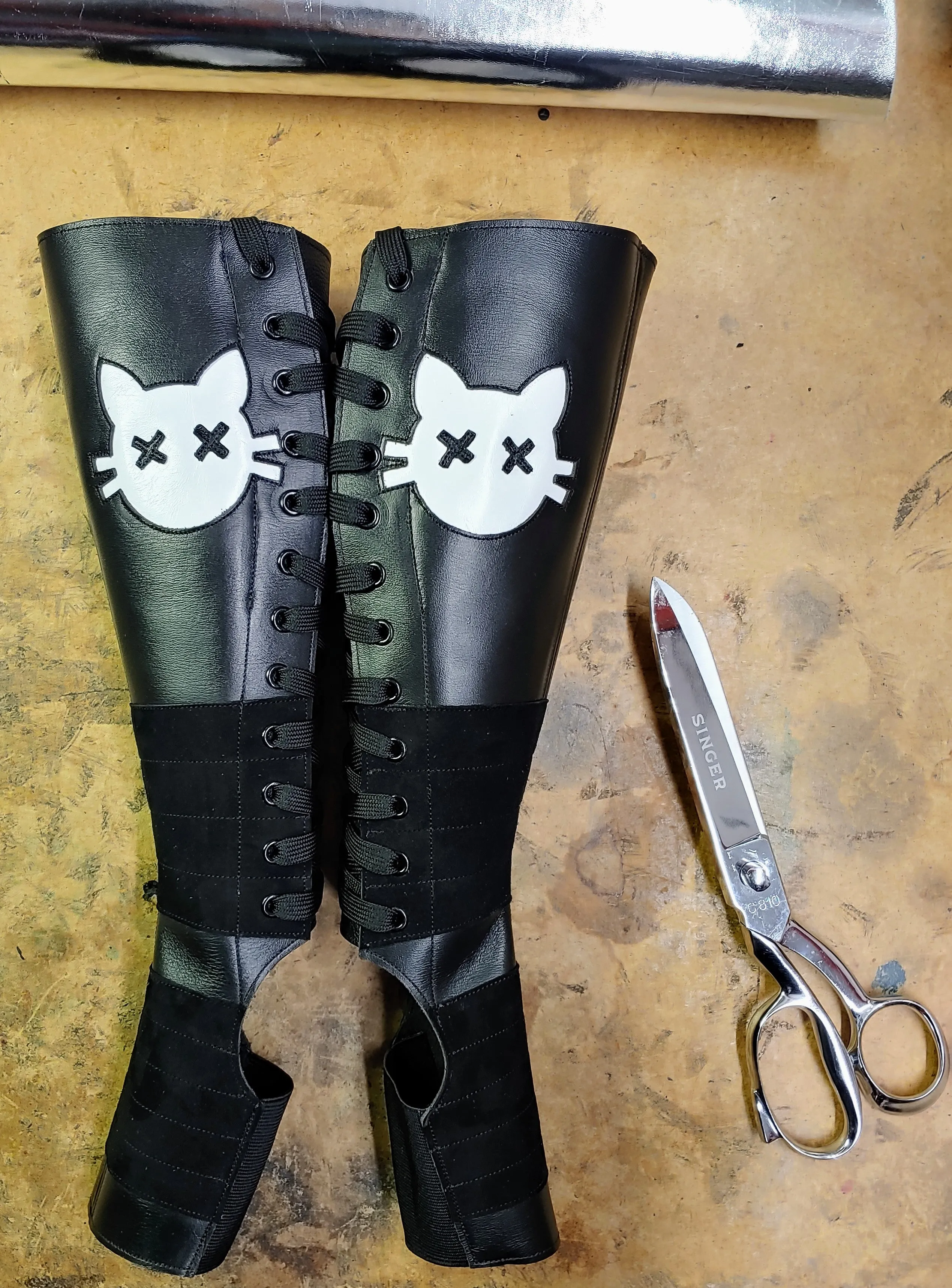 Black Aerial boots w/ Cartoon Cat   Suede Grip