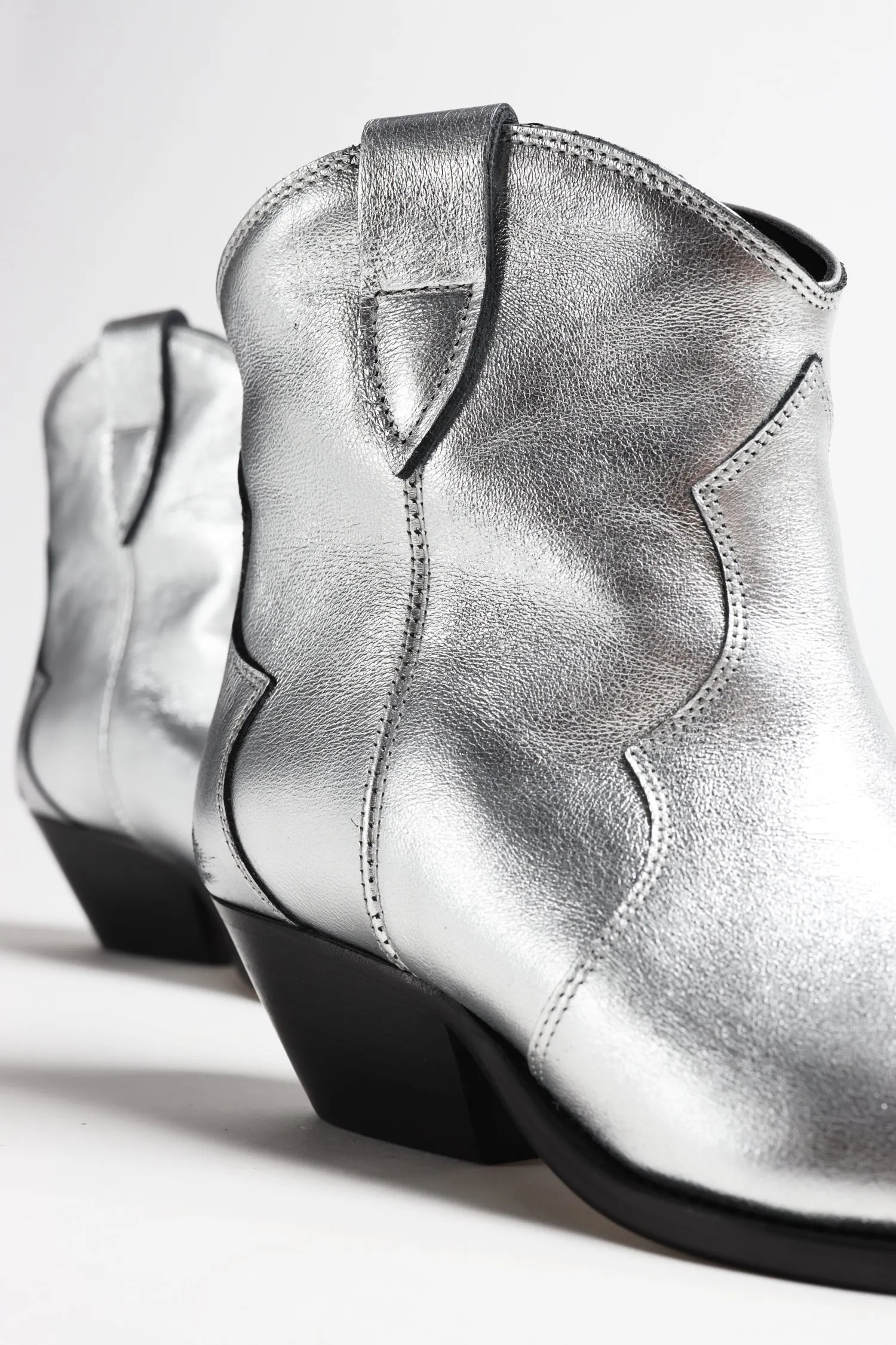 Boots Dewina in Silber