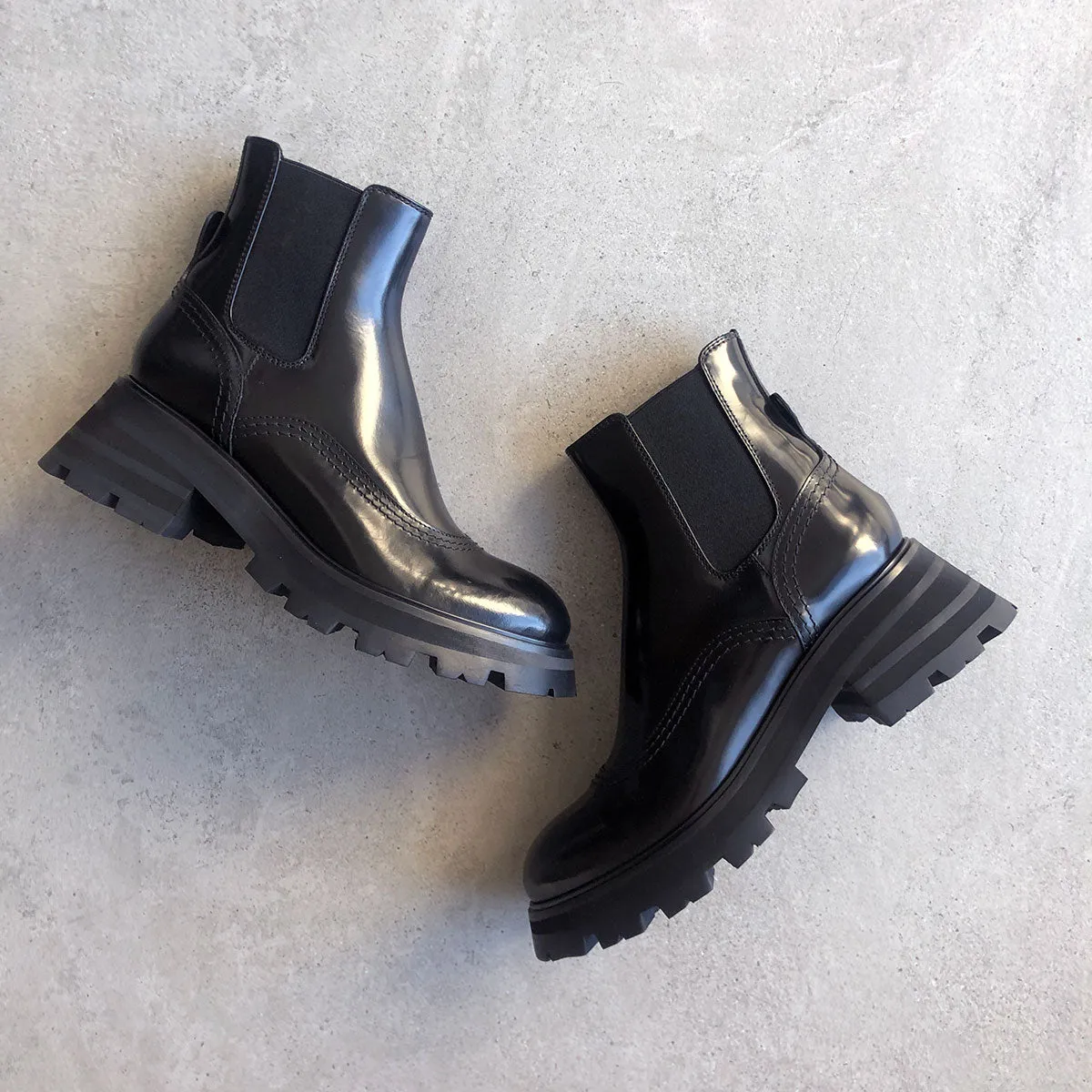 Wander Chelsea Boot, Black